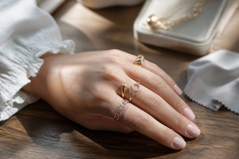 Ringen onderhouden en combineren: zo blijft je sieraden set mooi